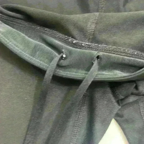 Nike Dry- Fit 2XL Women’s Capris Item# 4T - Picture 4 of 6